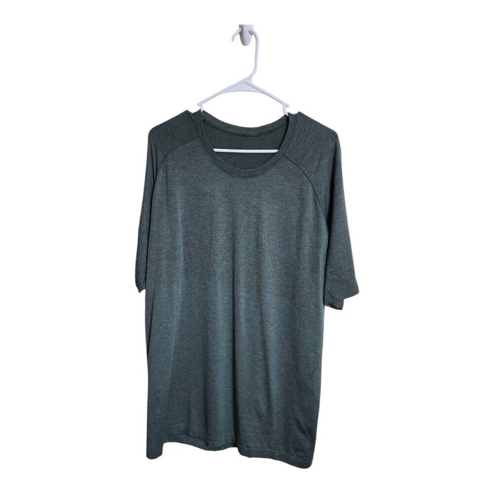 Lululemon Shirt Men 2XL Metal Vent Tech Athleisure Sportswear Gym Training